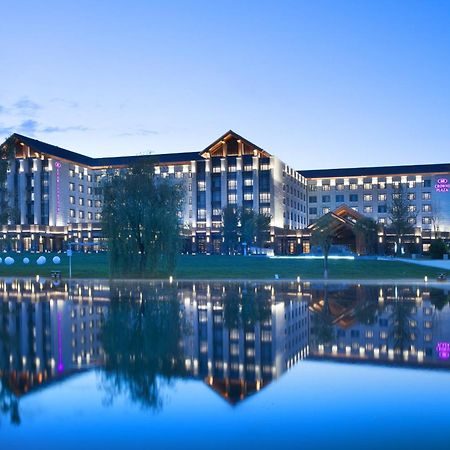 คราวน์ พลาซา ปักกิ่ง ป้าตาหลิง Hotel Yanqing ภายนอก รูปภาพ