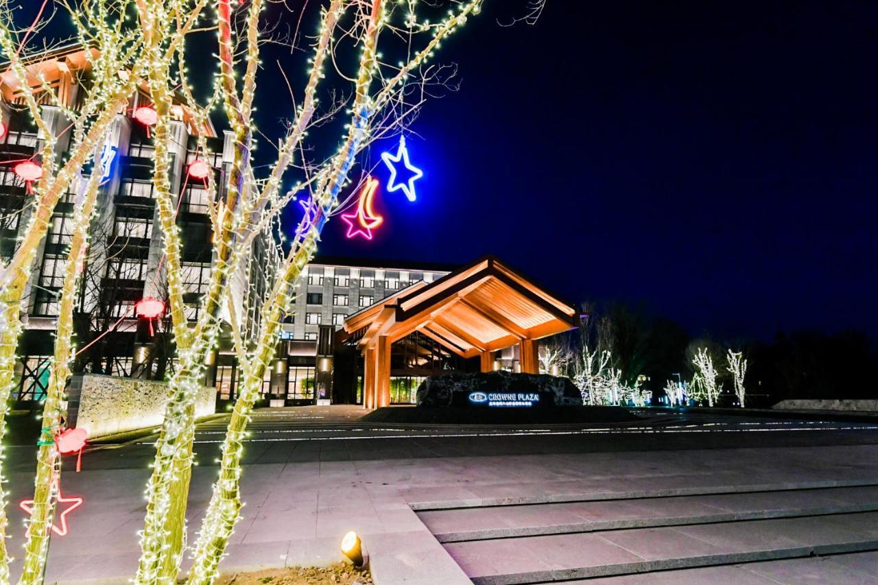 คราวน์ พลาซา ปักกิ่ง ป้าตาหลิง Hotel Yanqing ภายนอก รูปภาพ